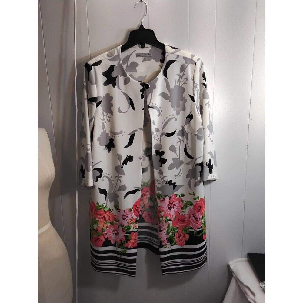 Danny and Nicole Spring Duster Knee Lenght floral disign Size 18